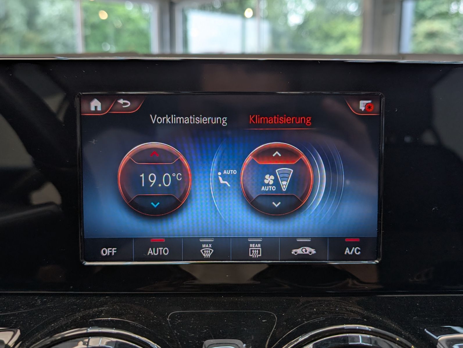 Fahrzeugabbildung Mercedes-Benz GLA 250 e EQ LED*NAVI*CARPLAY*SPURH.*PARKASSIST*