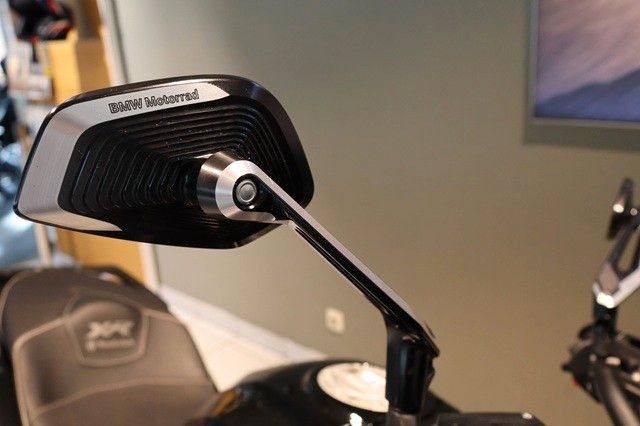 Fahrzeugabbildung BMW S1000XR mit Tieferlegung, Carbon & Frästeile