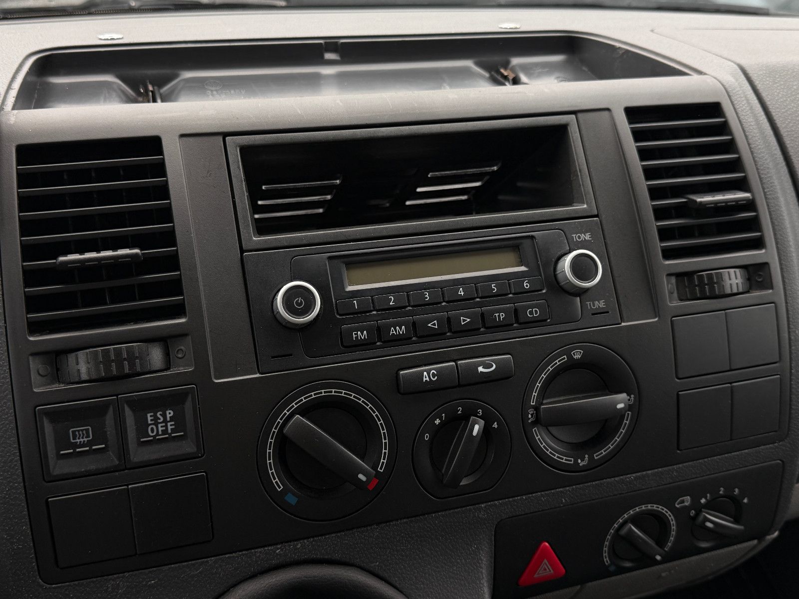 Fahrzeugabbildung Volkswagen T5 2.5 TDI 5-Zylinder 7-Sitzer Klima PDC Sthz