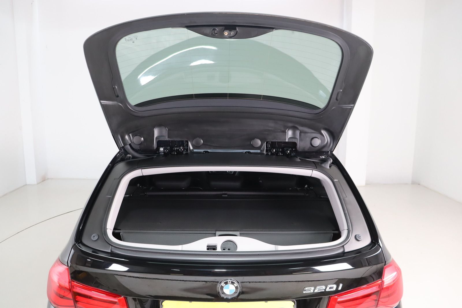 Fahrzeugabbildung BMW 320 i Advantage * LED * 1.Hand * Service neu Tou