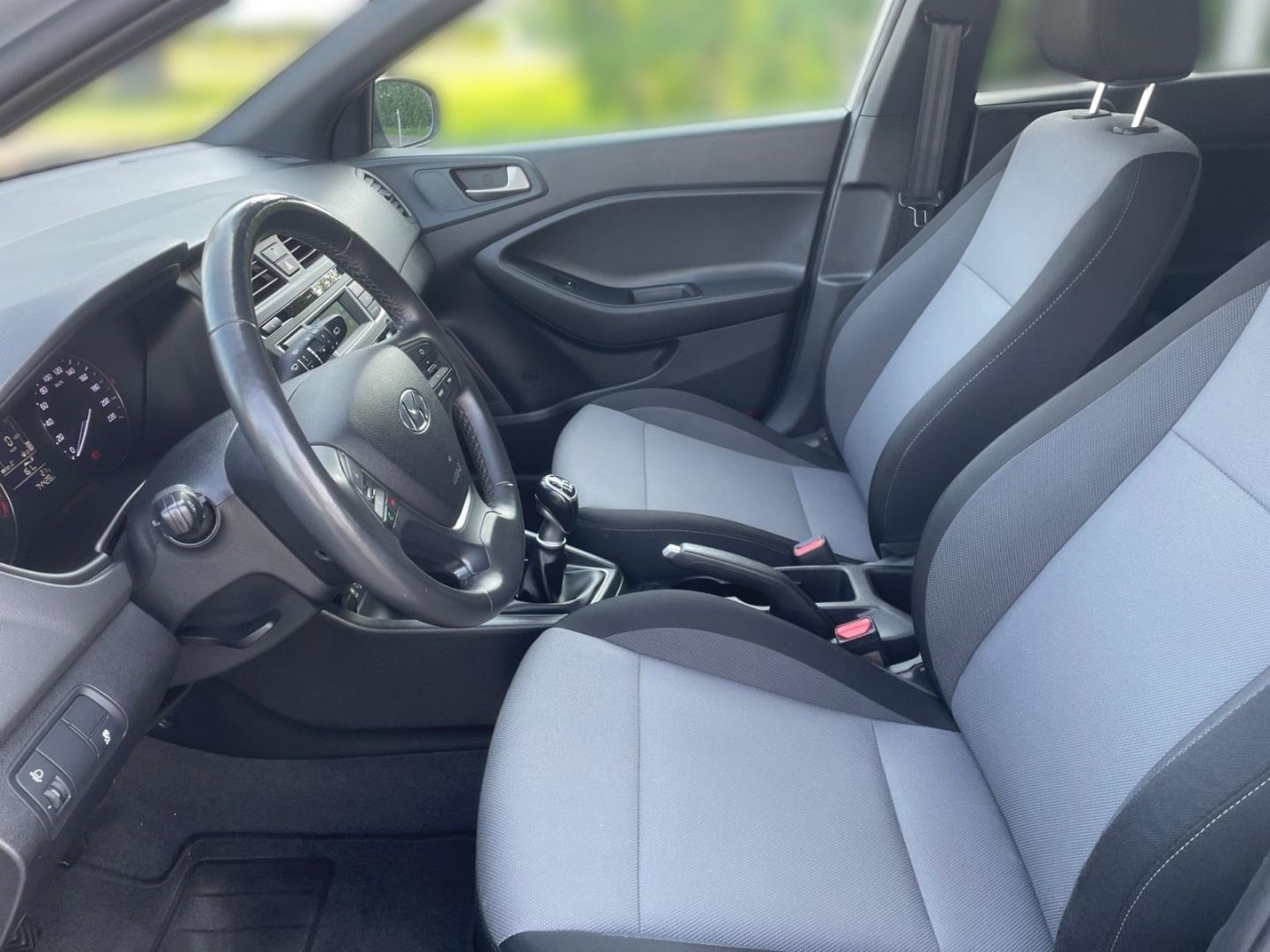 Fahrzeugabbildung Hyundai i20 1.0T Sonderedition Passion Ganzjahresreifen