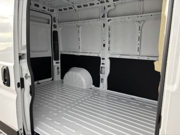 Fotografie des Opel Movano 2.2 BlueHDi 140 L2H2 VA