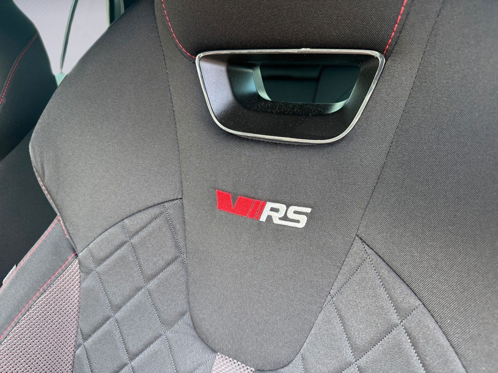 Fahrzeugabbildung SKODA Octavia Combi RS 2.0 TSI