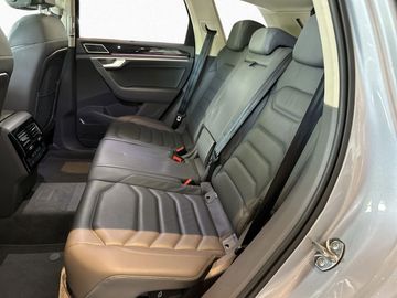 Volkswagen Touareg - 11