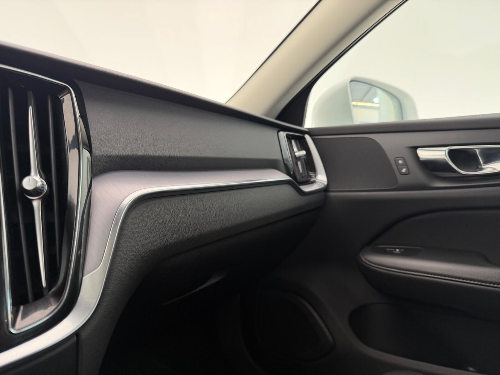 Volvo V60 Kombi*MOMENTUM PRO*LED-R.KAM-TEMPO-SPUR-SHZ