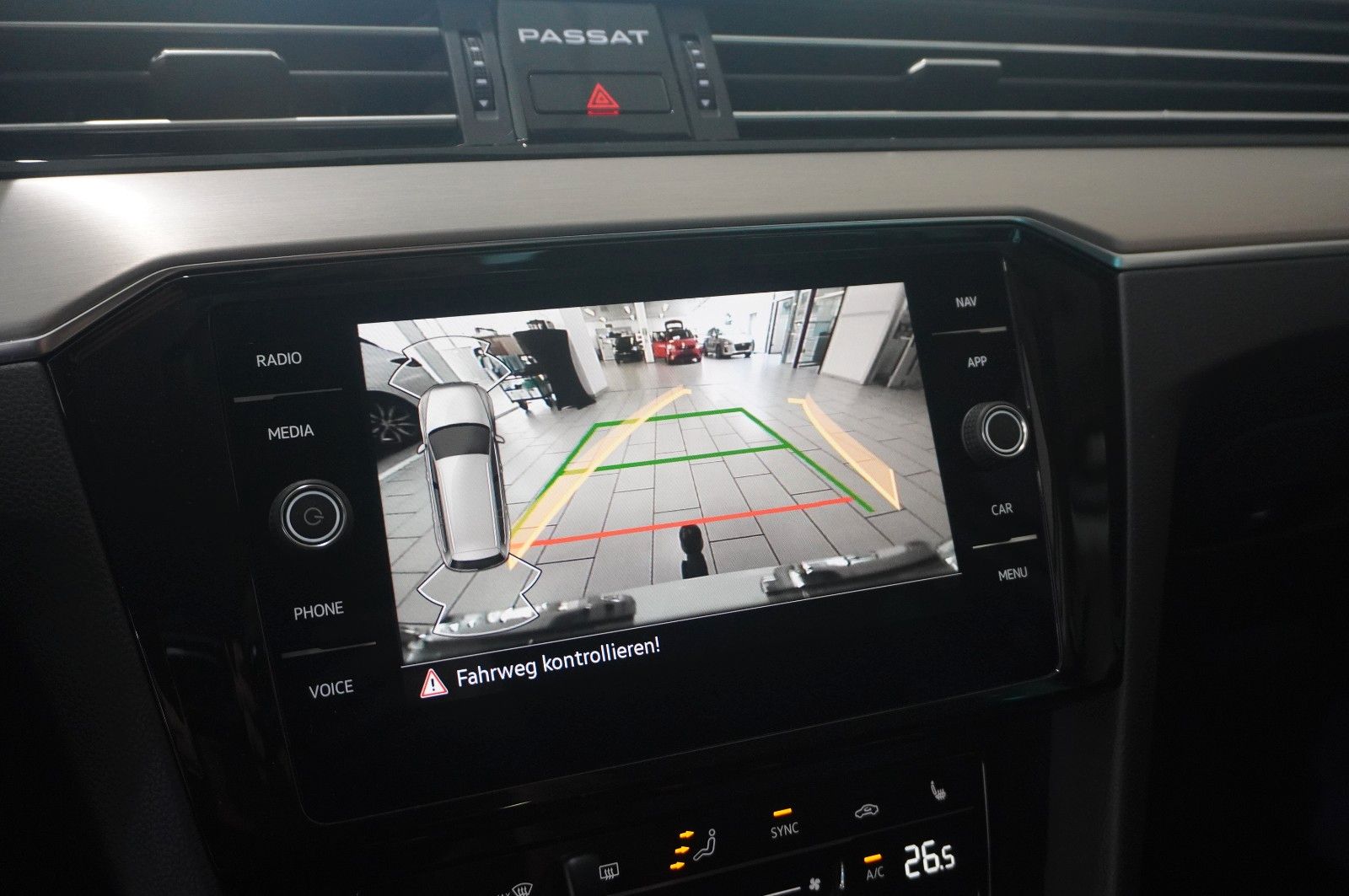 Fahrzeugabbildung Volkswagen Passat Vari. 2.0D R-LINE 4M NAVI/LED/KAMERA/AHK