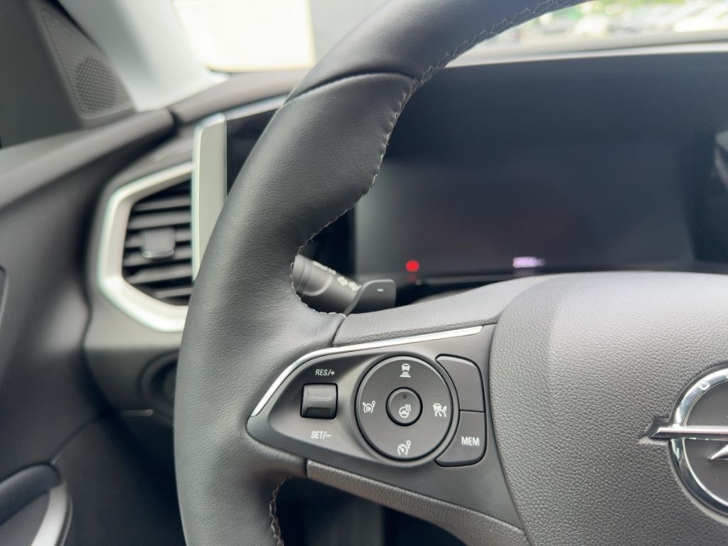 Fahrzeugabbildung Opel Grandland GS, AUTOMATIK, NAVI, RÜCKFAHRK.