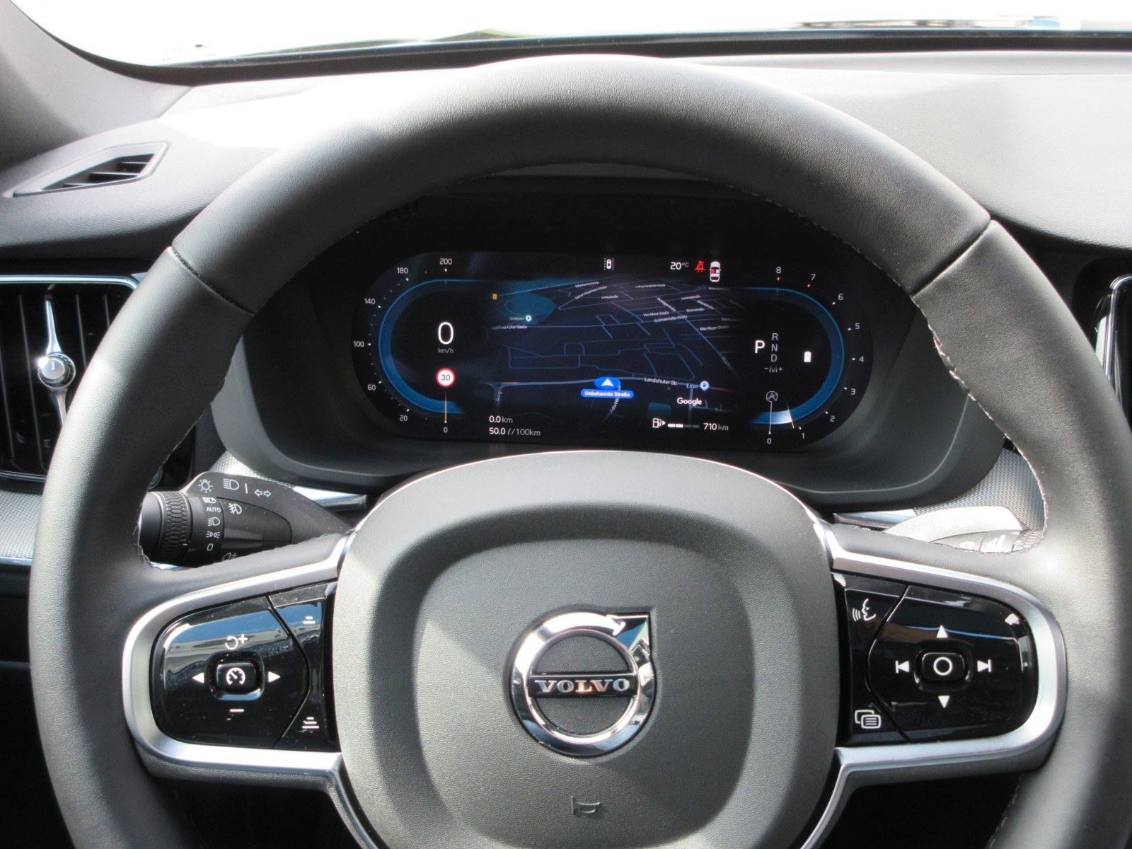 Fahrzeugabbildung Volvo XC 60 B5 Plus Dark AWD