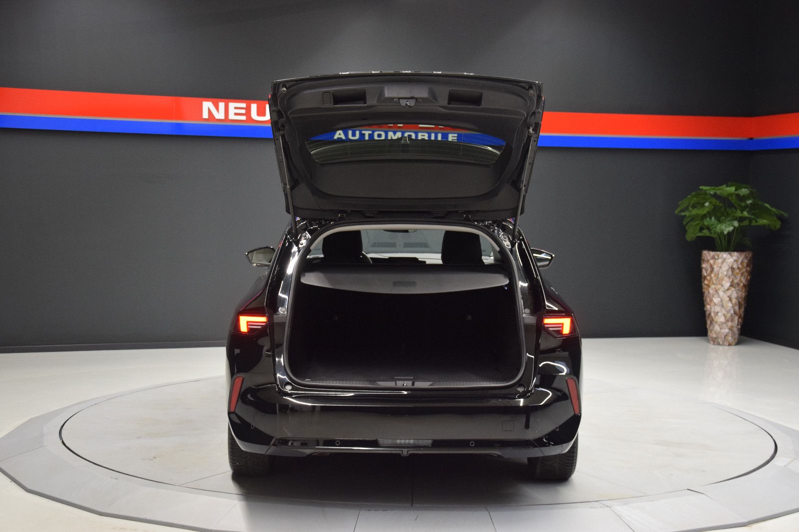 Fahrzeugabbildung Opel Astra L Sports Tourer Elegance Kamera NAV Ambien