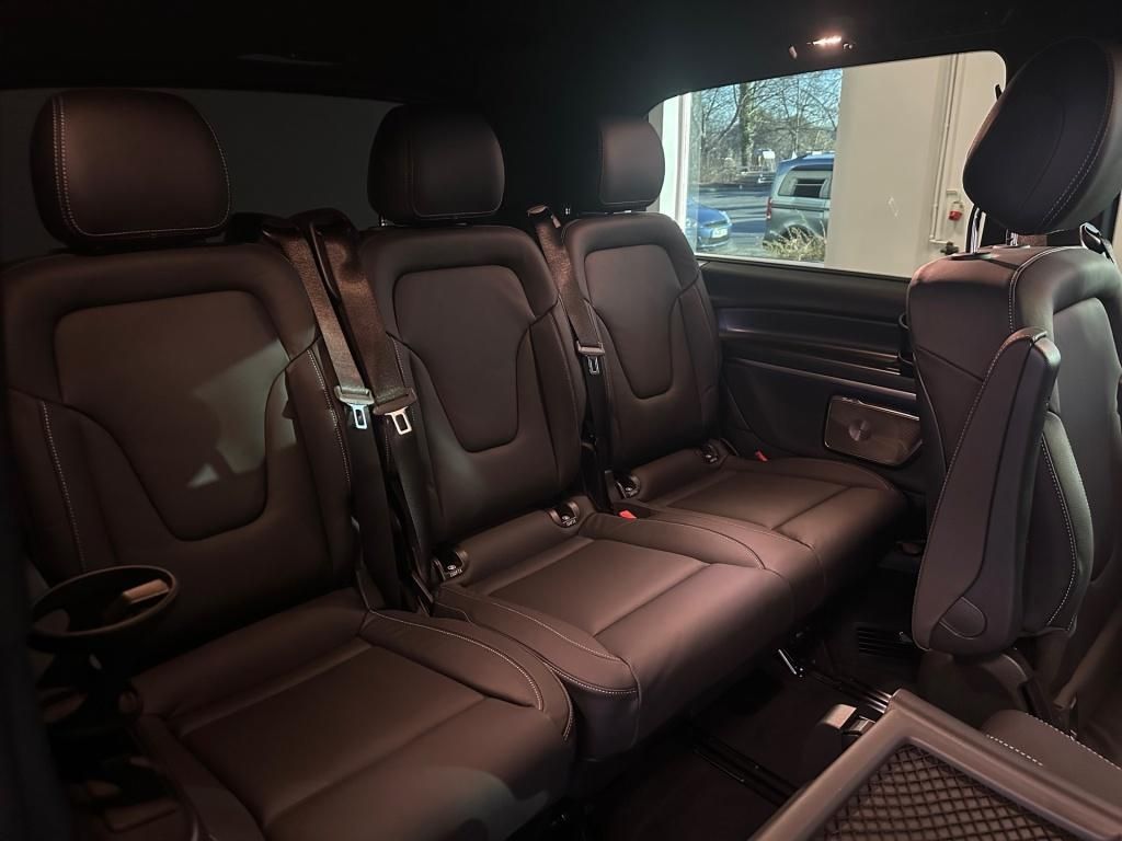 Fahrzeugabbildung Mercedes-Benz V 300 d AVANTGARDE Lang AHK KAM STH SHZ AIRMATIC