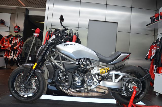 Ducati X Diavel S Individual viel Zubehör