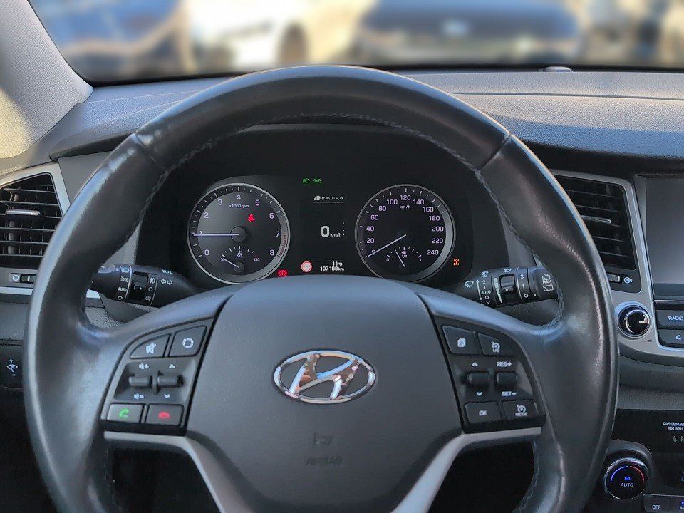 Fahrzeugabbildung Hyundai TUCSON 1.6T 4WD PREMIUM GARANTIE NAVI+KAM+4xSHZ+