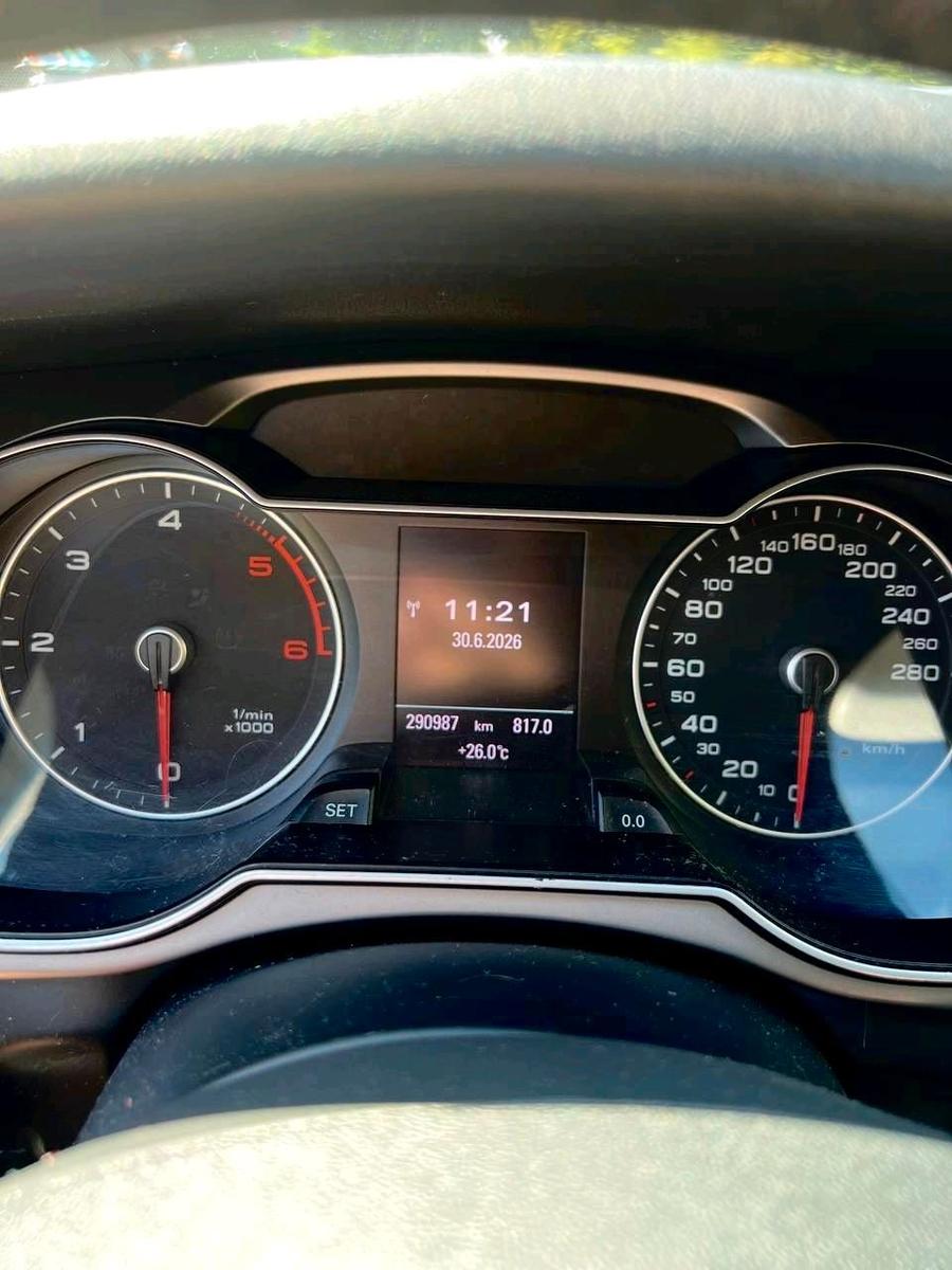 Audi A4 2012 — photo 11