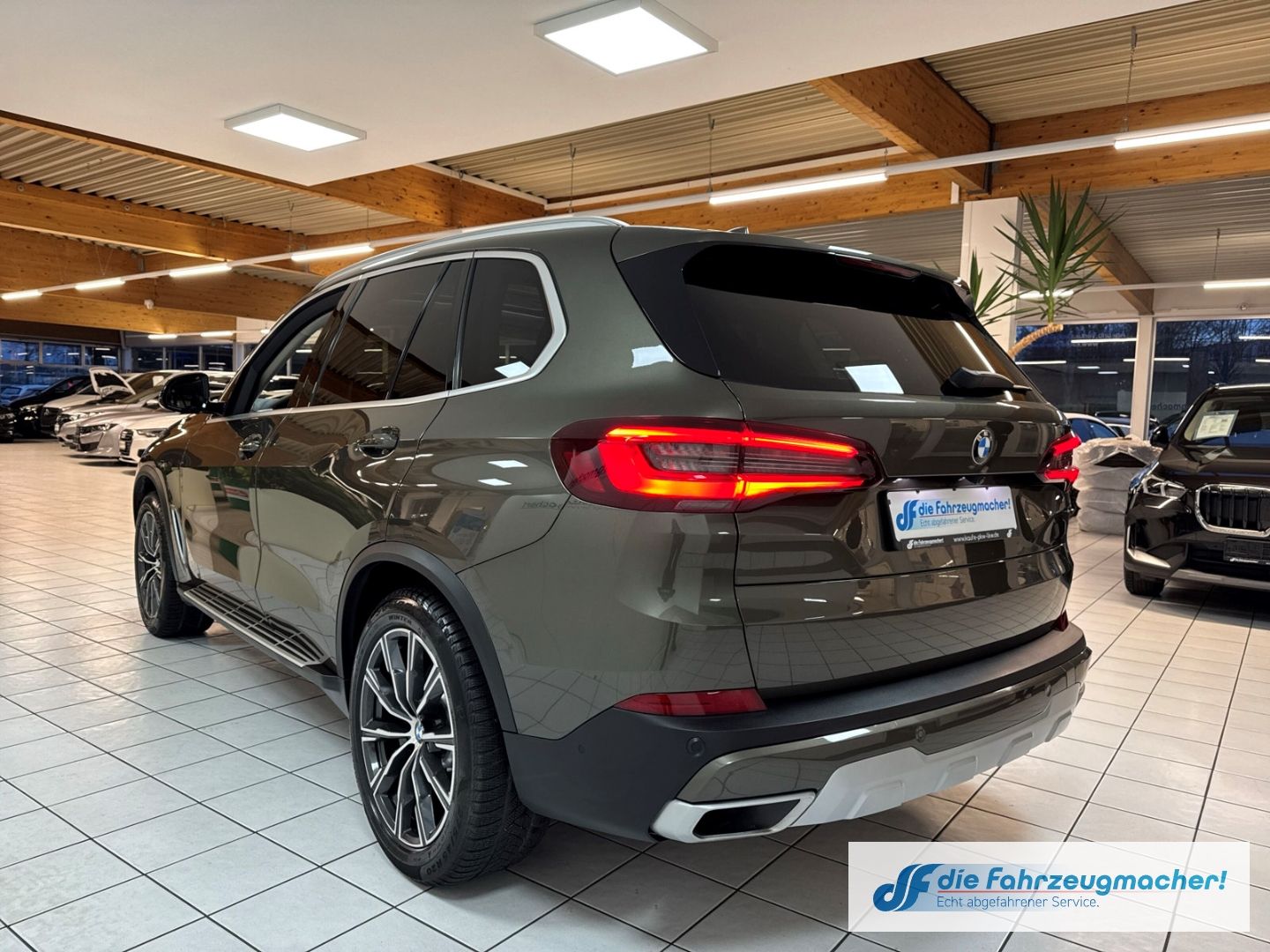 Fahrzeugabbildung BMW X5 xDrive 30d xLine M-Paket Laserlicht HUD Stand