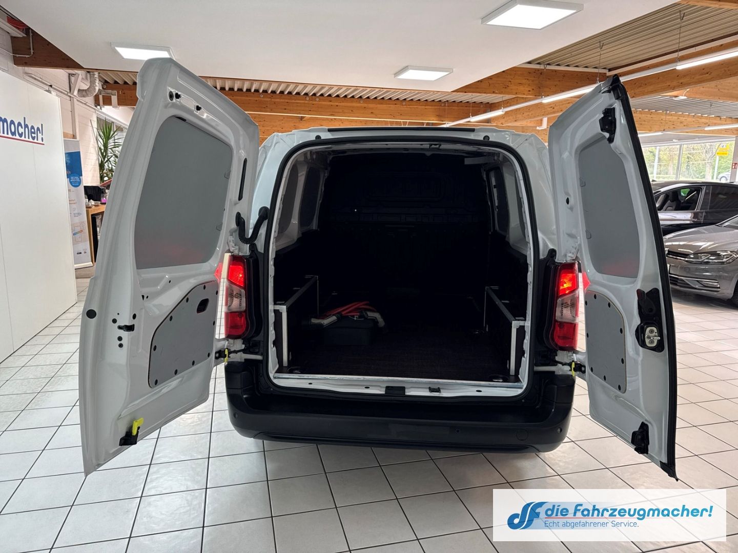 Fahrzeugabbildung Opel Combo E Cargo Edition XL Apple CarPlay Android A