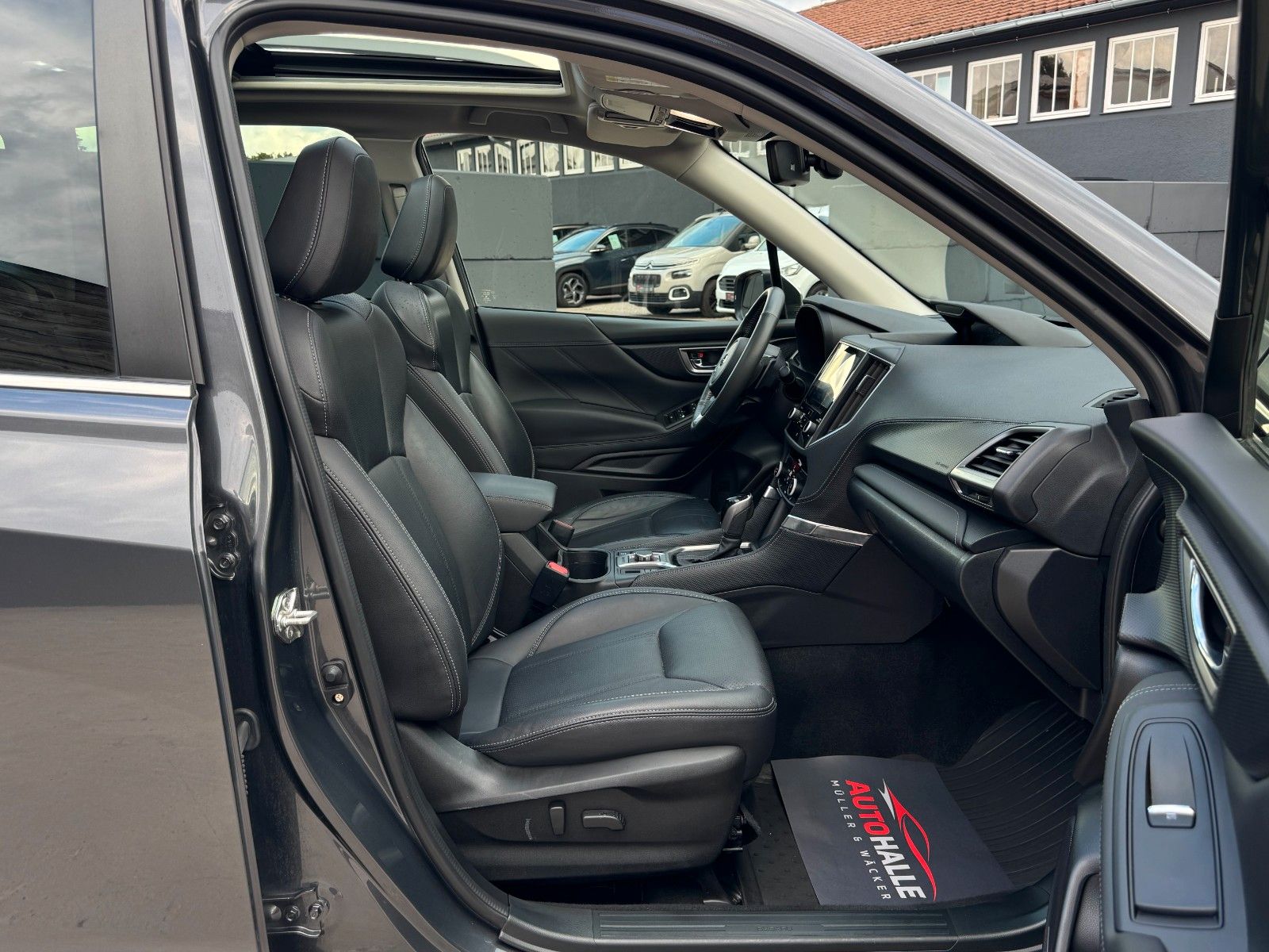 Fahrzeugabbildung Subaru Forester 2.0ie Platinum Standhzg. Pano Leder AHK