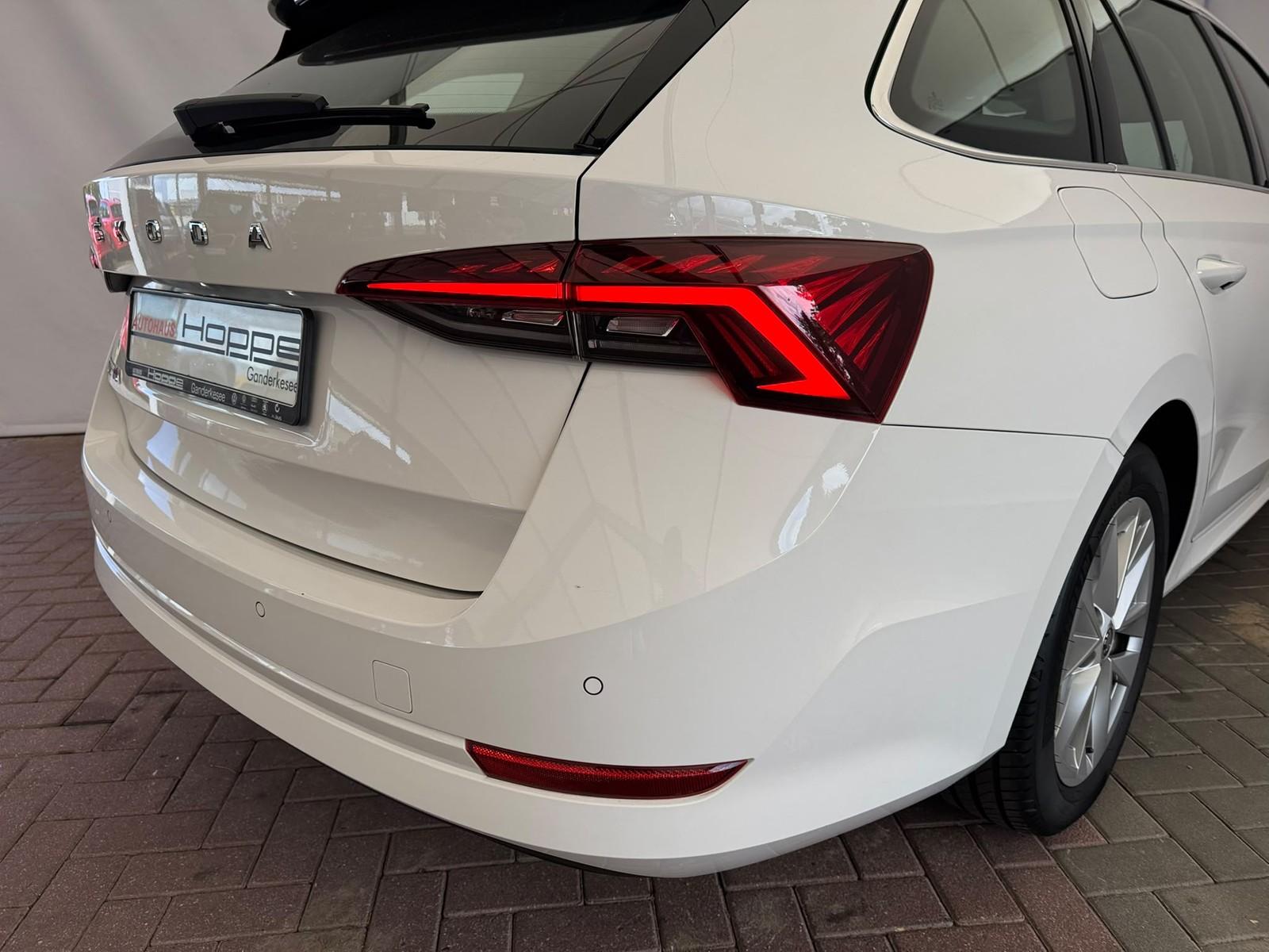 Skoda Octavia Combi 2.0TDI DSG+LED+KEYLESS+APP+PDC+MFL