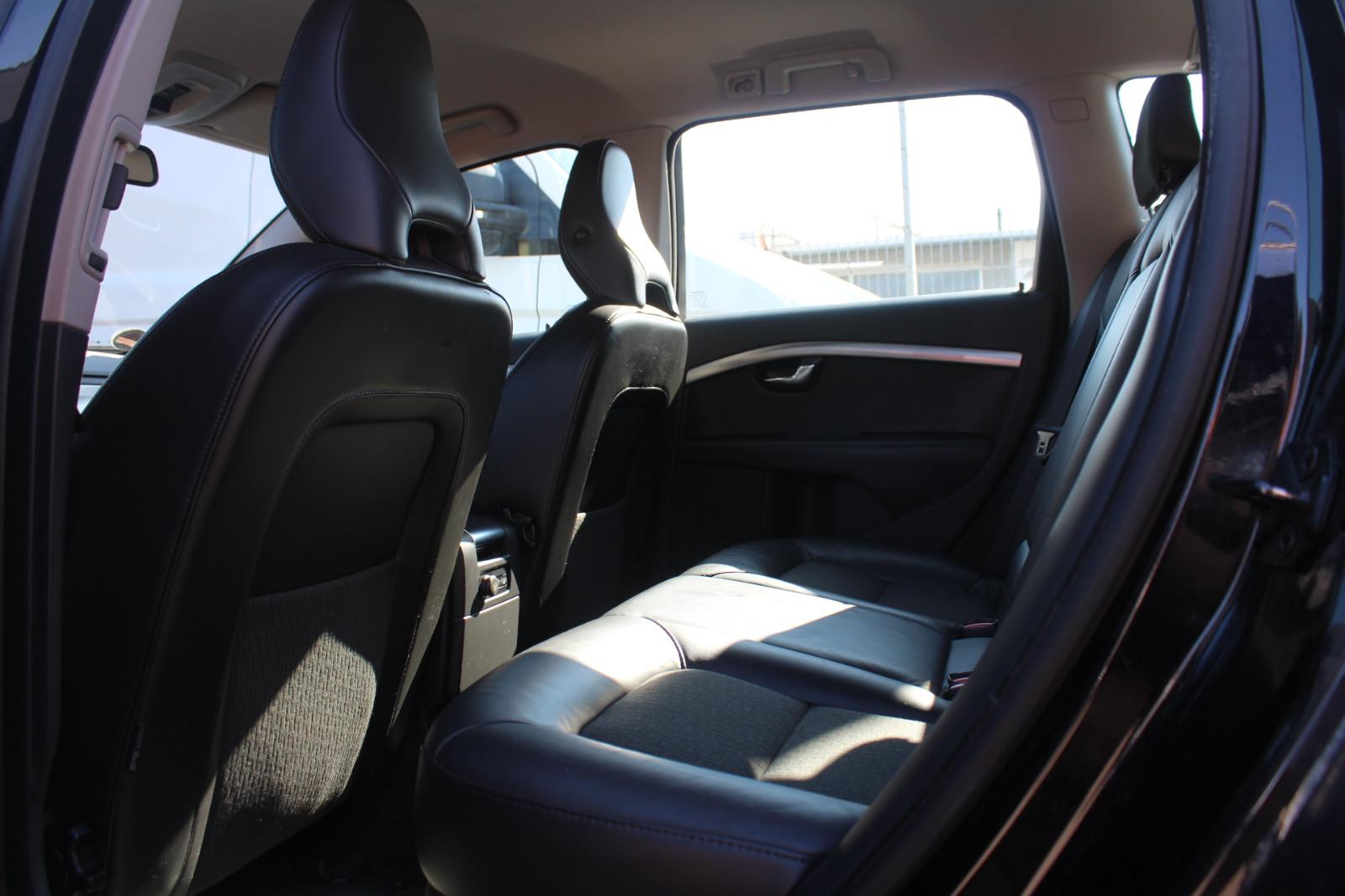 Volvo V70 2013 — photo 14
