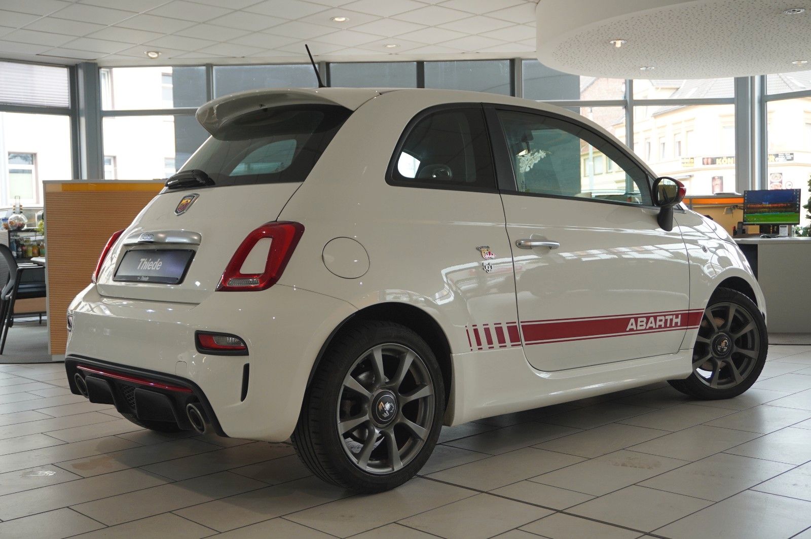 Fahrzeugabbildung Abarth 595 1.4 T-JET CORSA NAVI/LED/VIRTUAL/SPORT/DAB+