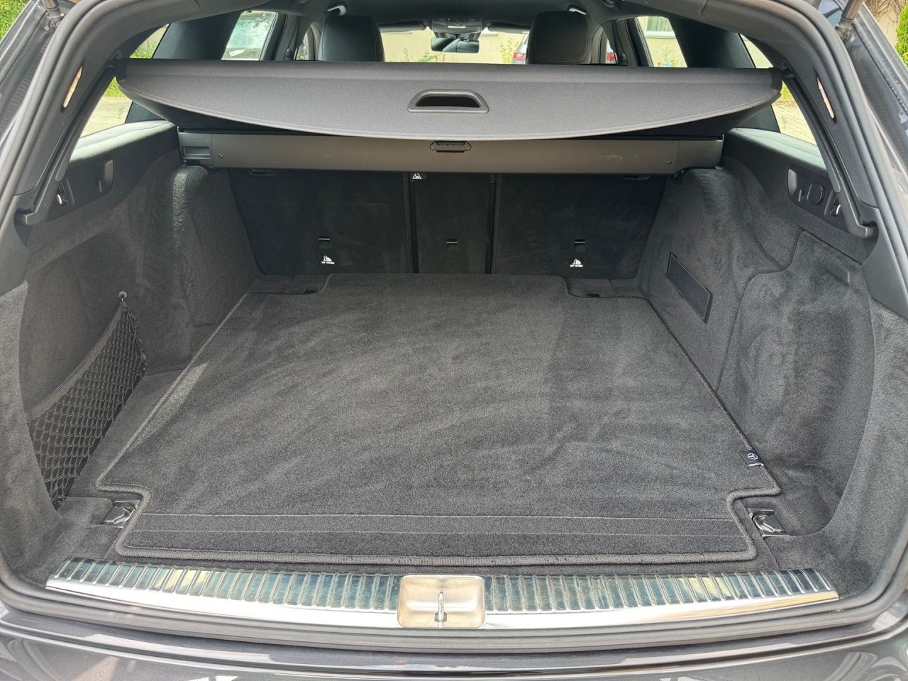 Fahrzeugabbildung Mercedes-Benz E 200 d T AMG+NIGHT+AMBIENTE+CARPLAY+EL.HECKKL++