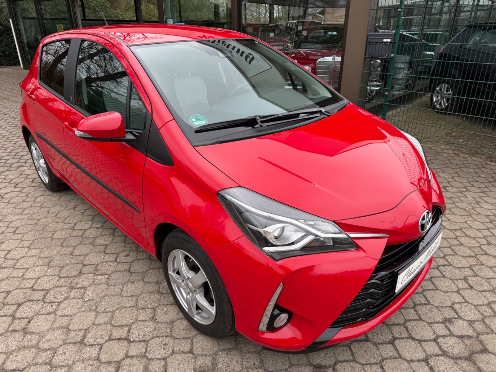 TOYOTA Yaris