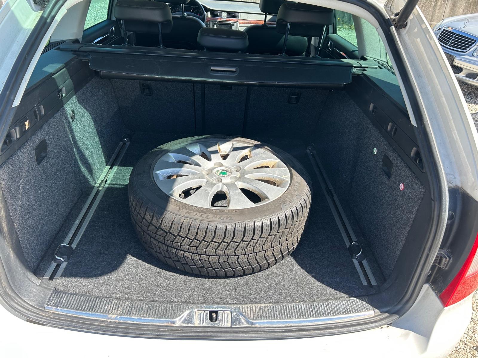 Skoda Superb 2012 — photo 12