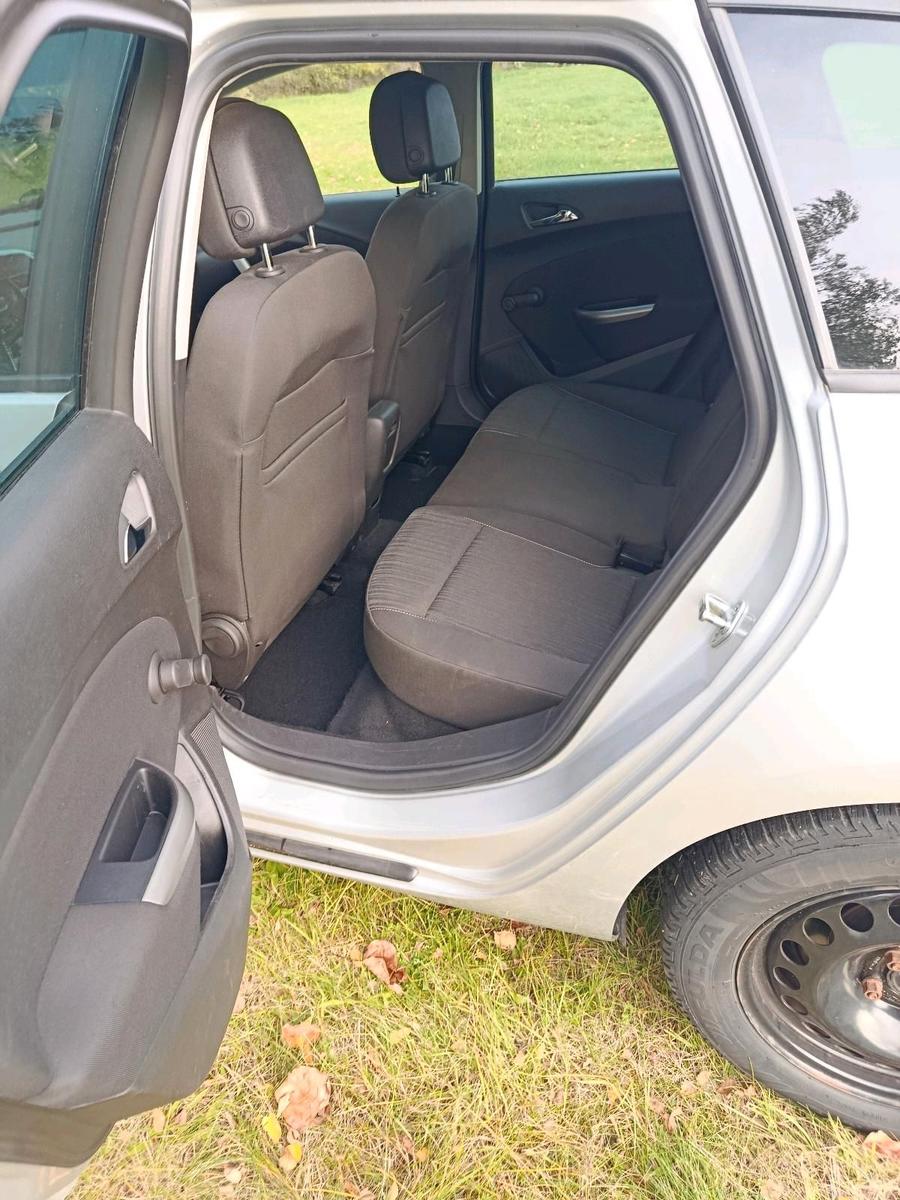 Opel Astra 2012 — photo 7