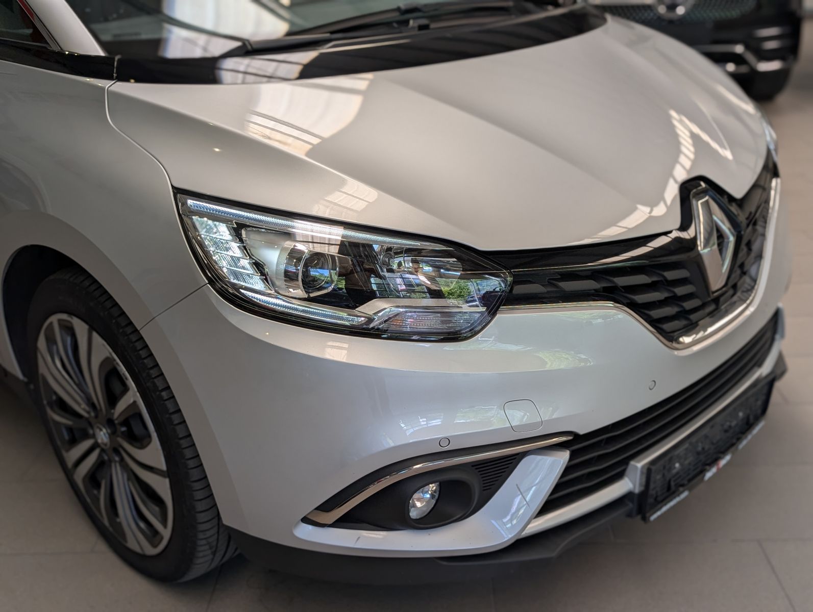 Fahrzeugabbildung Renault Grand Scenic 1.7 BLUE dCiFamily-Paket PDC v/h
