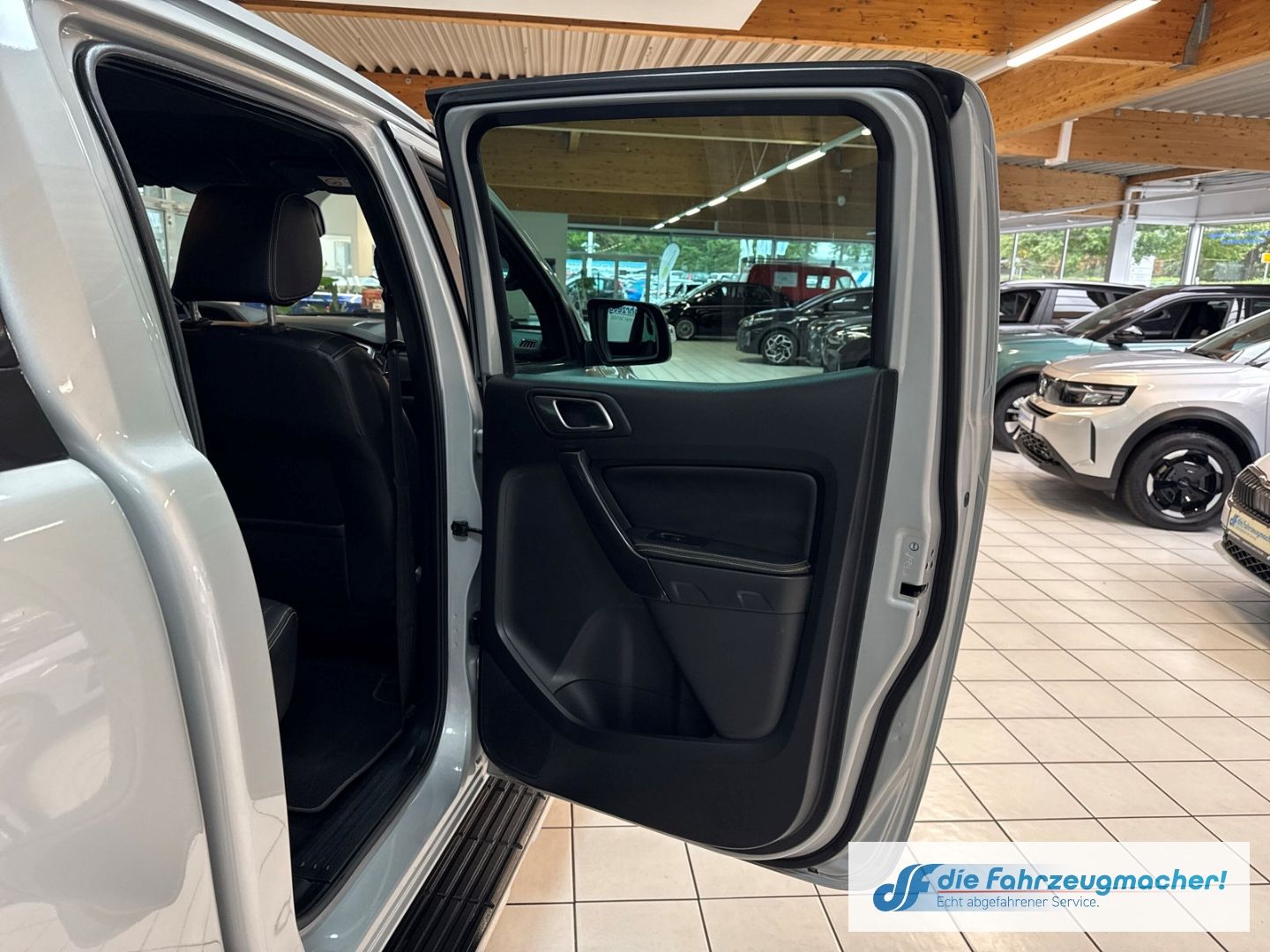 Fahrzeugabbildung Ford Ranger Wildtrak DOKA 212PS 4x4 AHK Navi Leder LE
