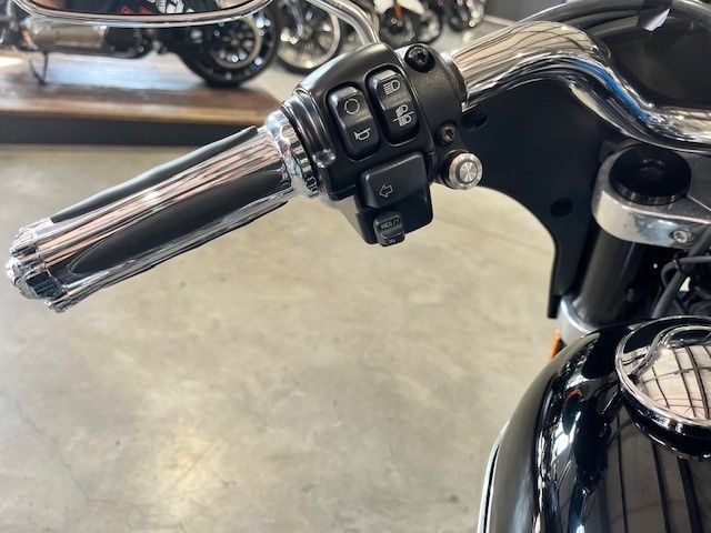 Fahrzeugabbildung Harley-Davidson FLSB Sport Glide 107cui Penzel Auspuff