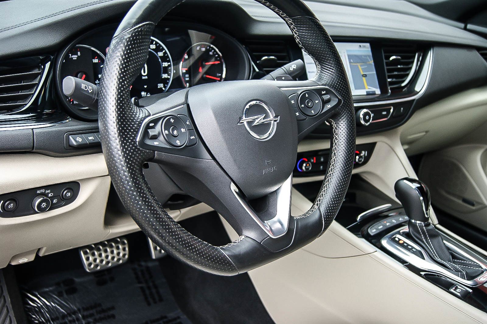 Fahrzeugabbildung Opel Insignia GS 2.0 OPC-LINE 4x4 INNOVATION BOSE HUD