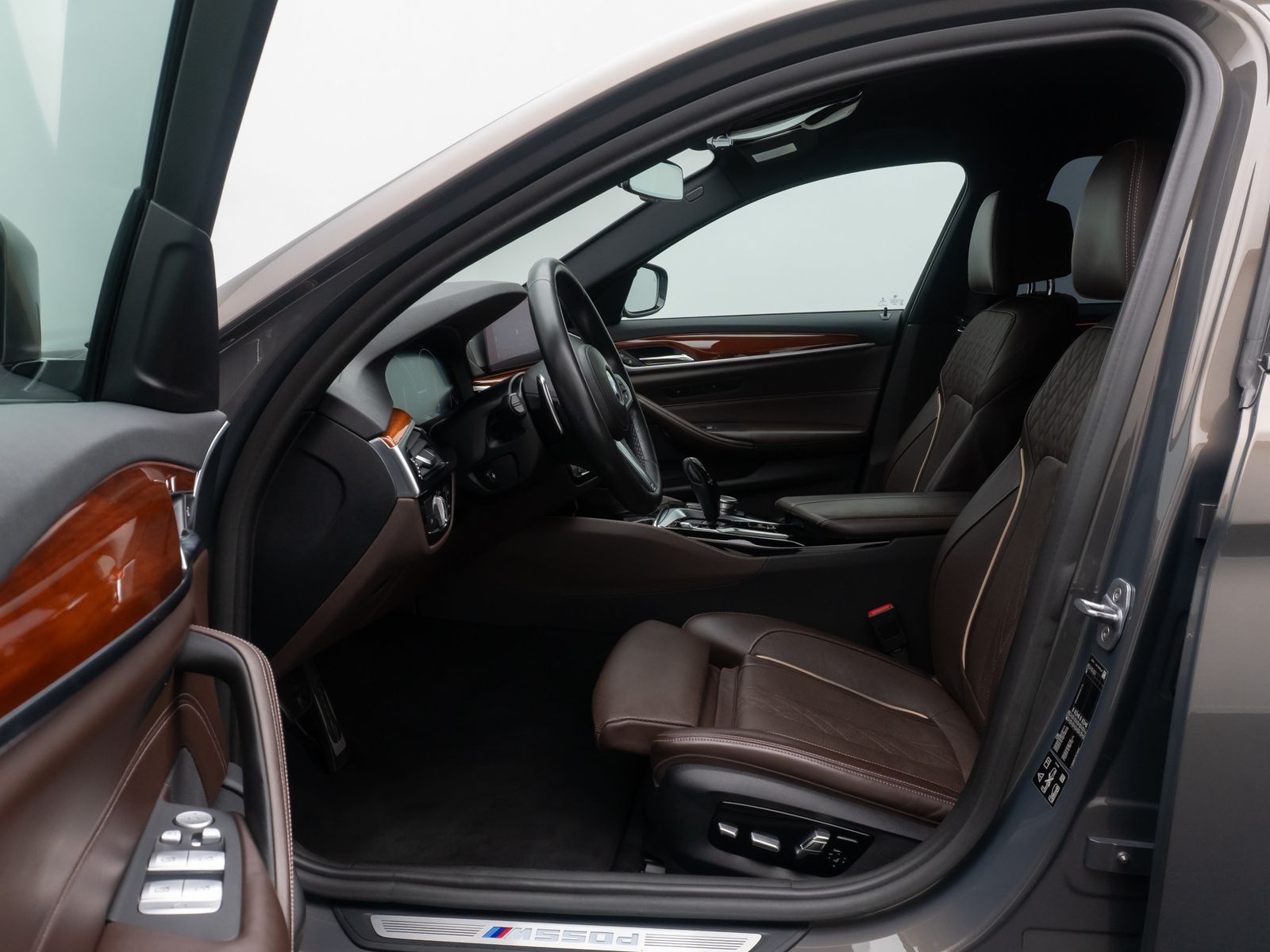 Fahrzeugabbildung BMW M550d xD Kamera AHK HUD SoftCl MassageDAB 20Zoll