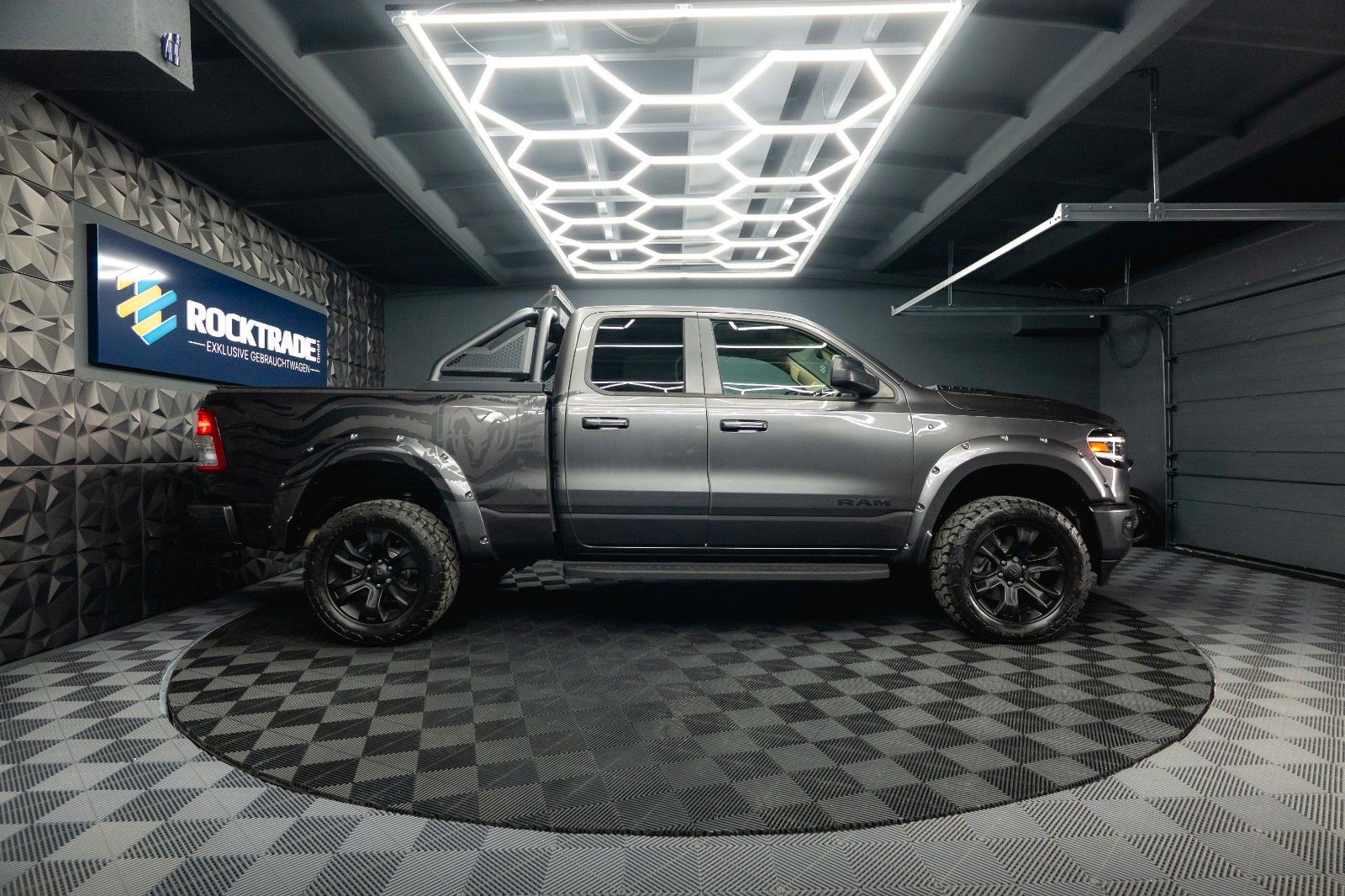 Fahrzeugabbildung Dodge RAM 5.7 V8 HEMI 4x4 OFFROAD LONGBED Limited LED