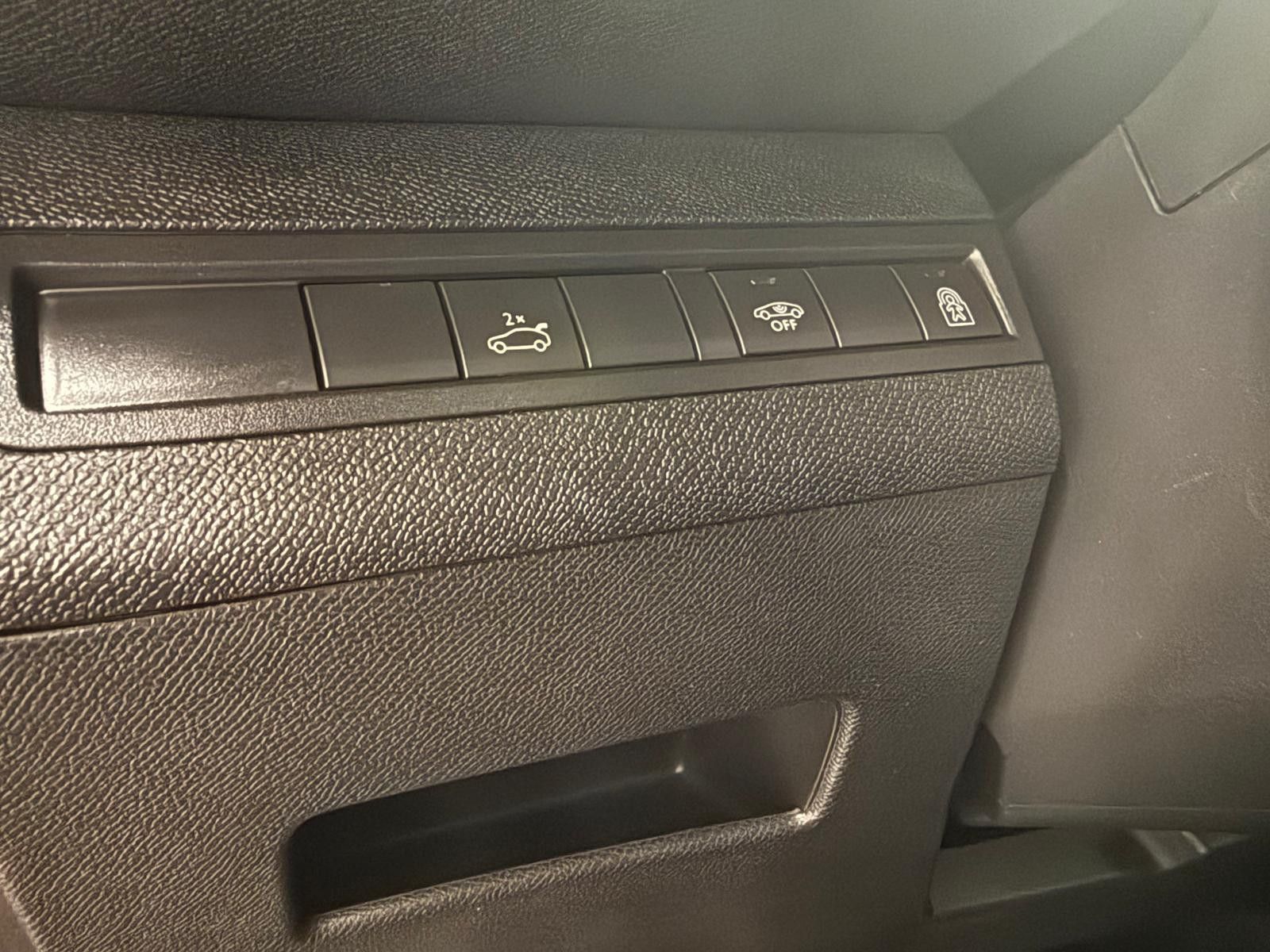 Fahrzeugabbildung Peugeot 3008 Allure  GT /SCHECKHEFT/ LED/AHK/ PANORAMA