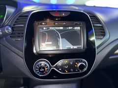 RENAULT Captur Limited - Thumbnail 17