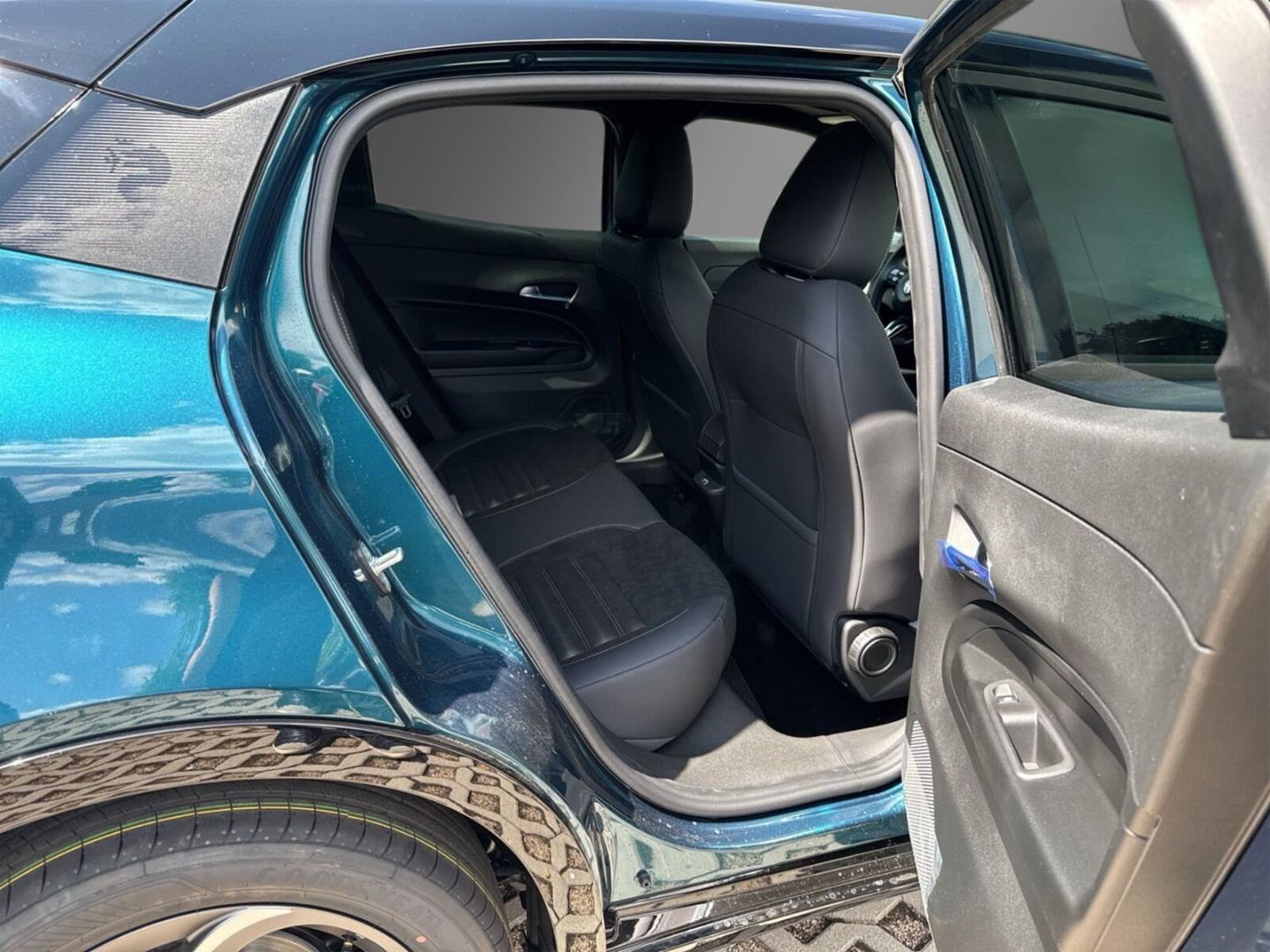 Fahrzeugabbildung Alfa Romeo Junior Ibrida Sport Speciale 1,2 VGT 107kW MY26