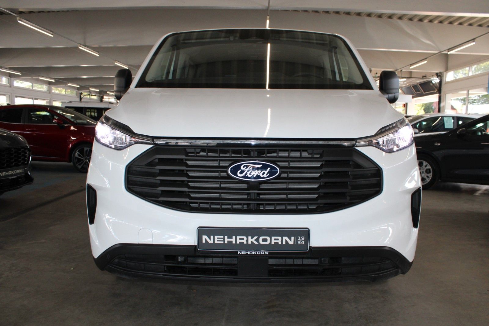 Fahrzeugabbildung Ford Transit Custom Kombi Trend 8-Sitzer GJR SOFORT