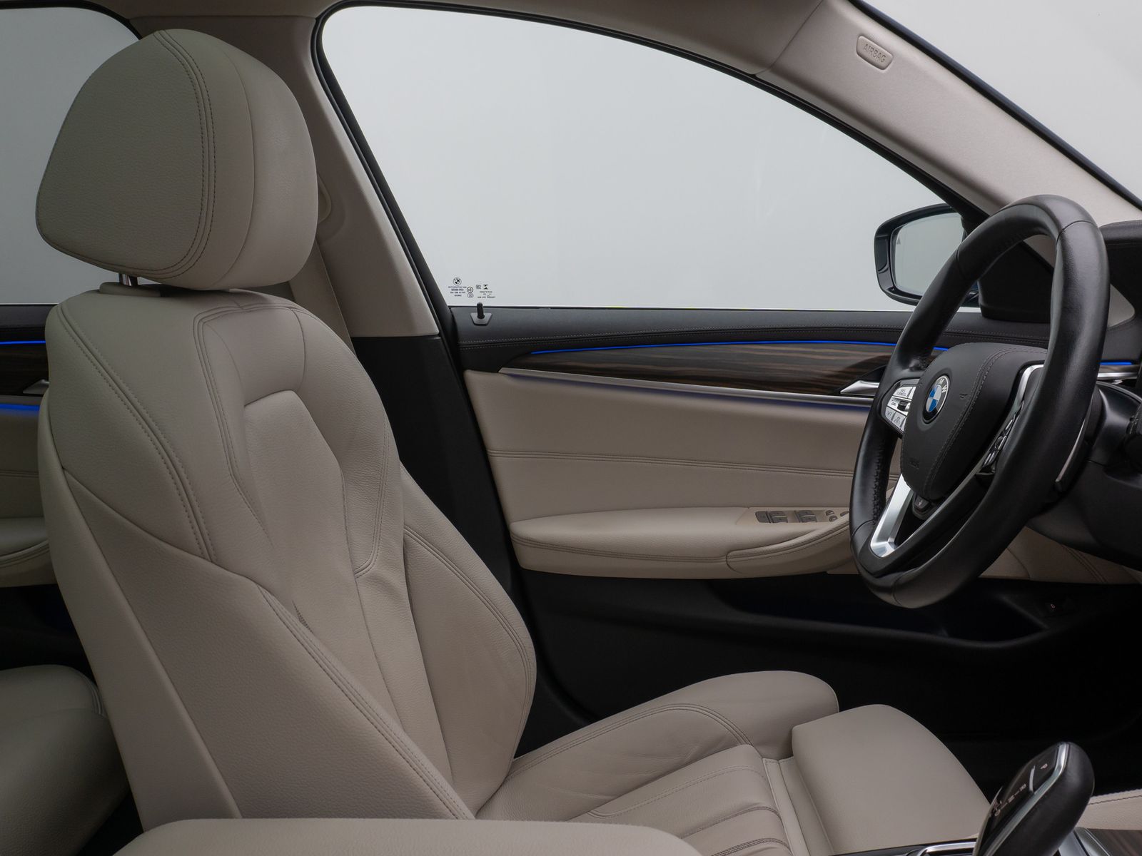 Fahrzeugabbildung BMW 530d Luxury Line Panorama Kamera HUD DAB Sport