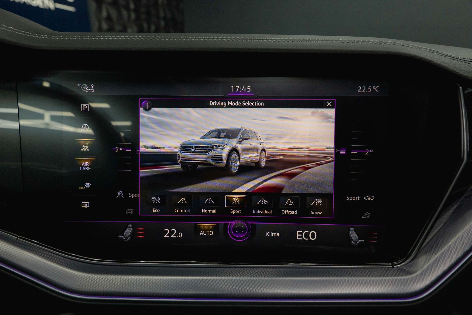 Fahrzeugabbildung Volkswagen Touareg V6 R-Line+ 4Motion *Pano*Matrix*DAB*19%*