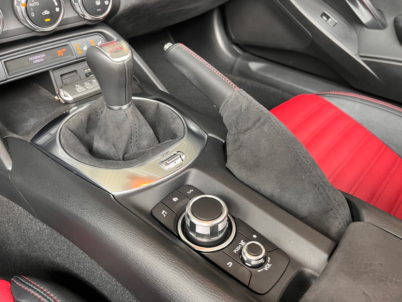 Fahrzeugabbildung Abarth 124 Spider Turismo LED DAB LEDER NAV SHZ