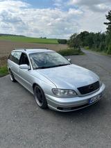 Opel Omega 2.5 DTI 24V Selection Selection - Opel Omega mit Diesel-Antrieb: Kombi, 2.2