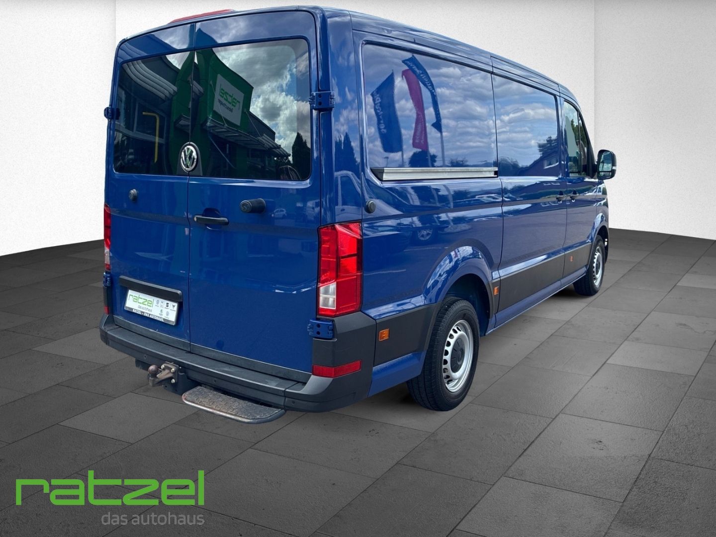 Fahrzeugabbildung Volkswagen Crafter 35 Kasten MR 2.0 TDI StandHZG AHK Navi S