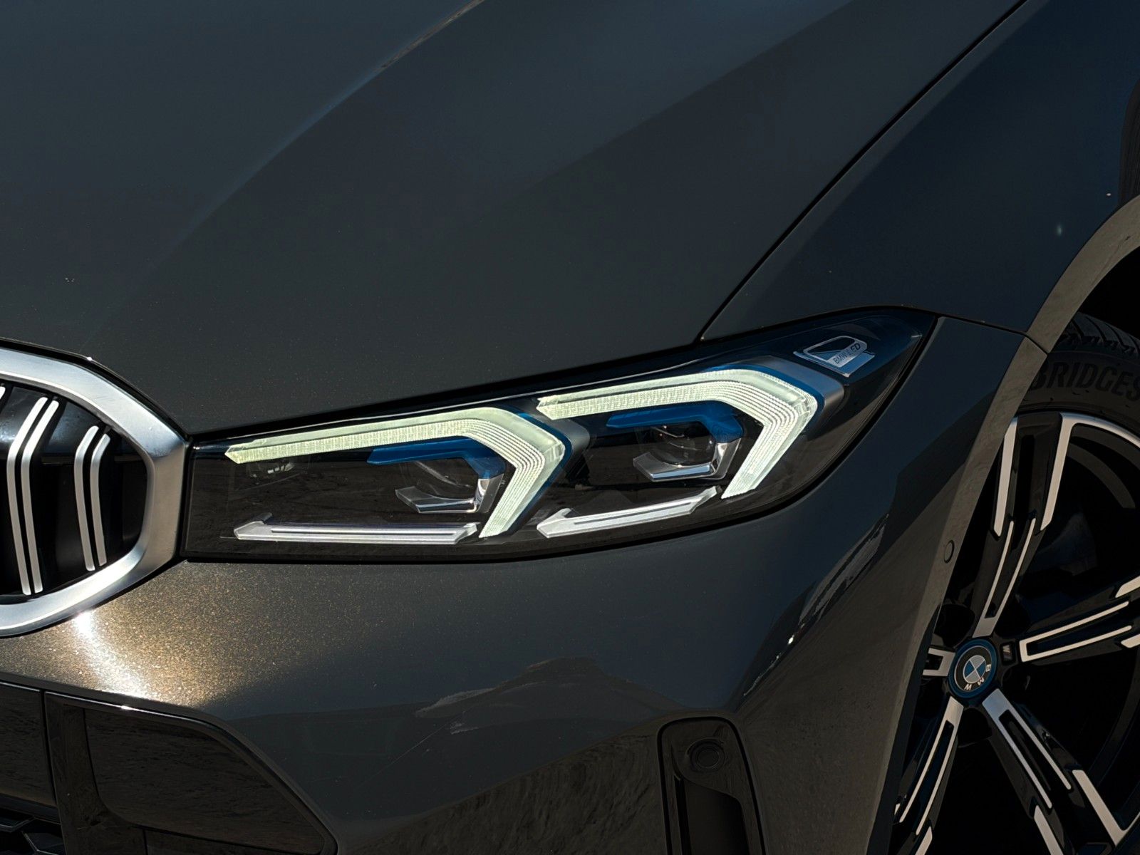 Fahrzeugabbildung BMW 320e Touring M Sport Aero Laser Akustik HUD H&K
