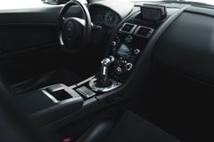 Fahrzeugabbildung Aston Martin V12 Vantage Carbon Black Edition *MwSt / Manual*
