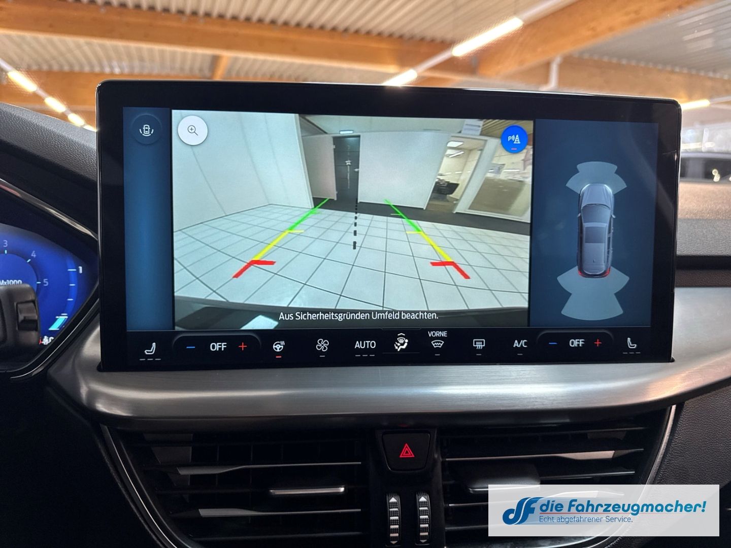 Fahrzeugabbildung Ford Focus Turnier Titanium X Navi Digitales Cockpit