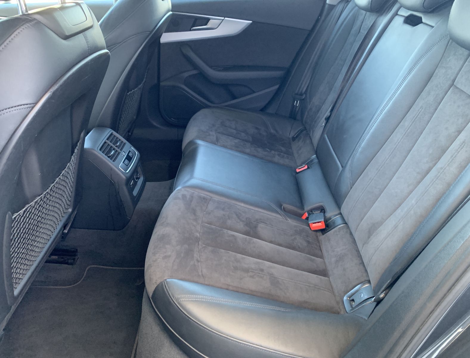 Fahrzeugabbildung Audi A4 2.0 TDI*Sport*Matrix*STHZ*Digital*Memory*Lane