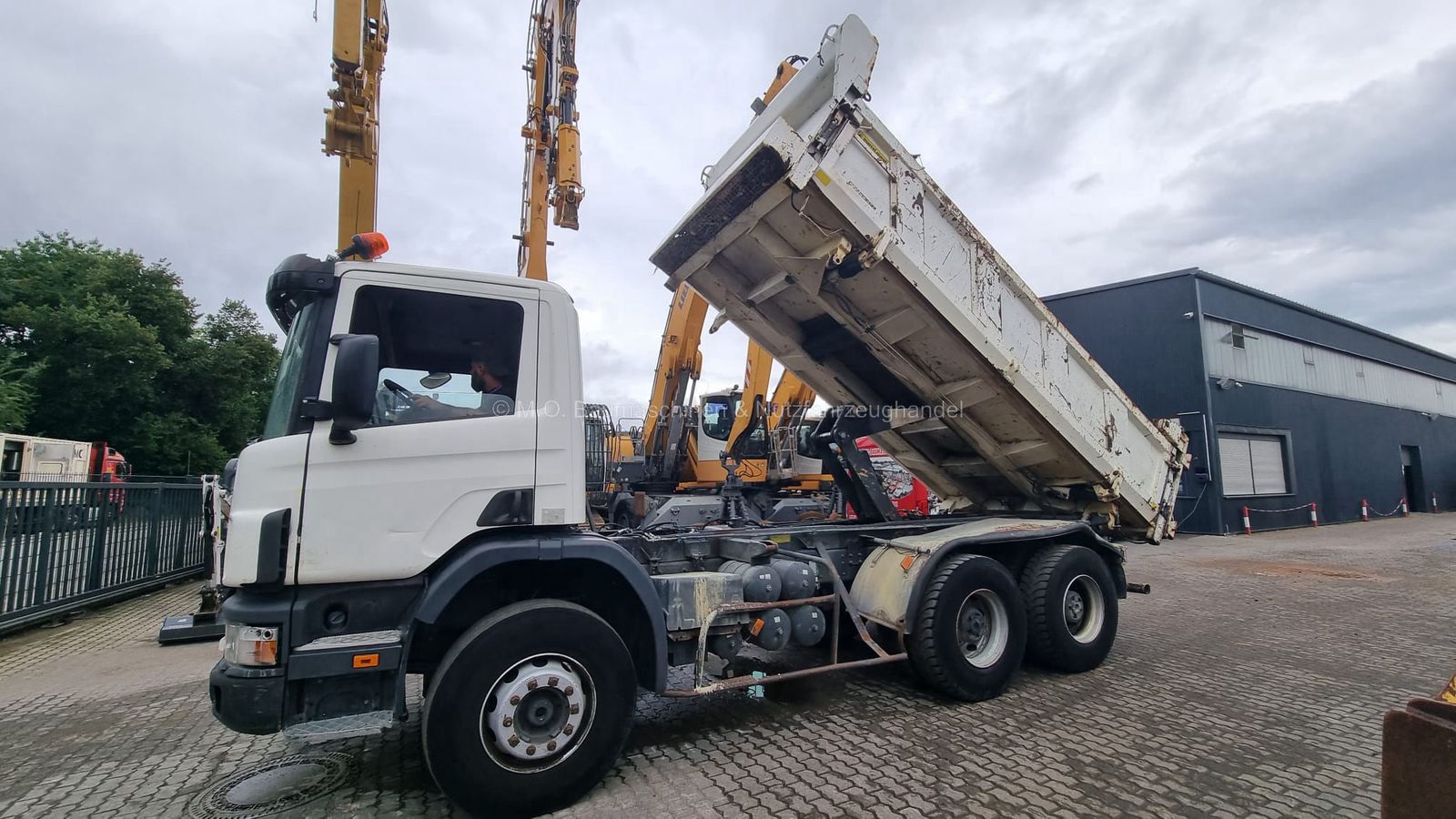 Fahrzeugabbildung Scania 114c 340 / AC / 6x4 / Bordmatik /