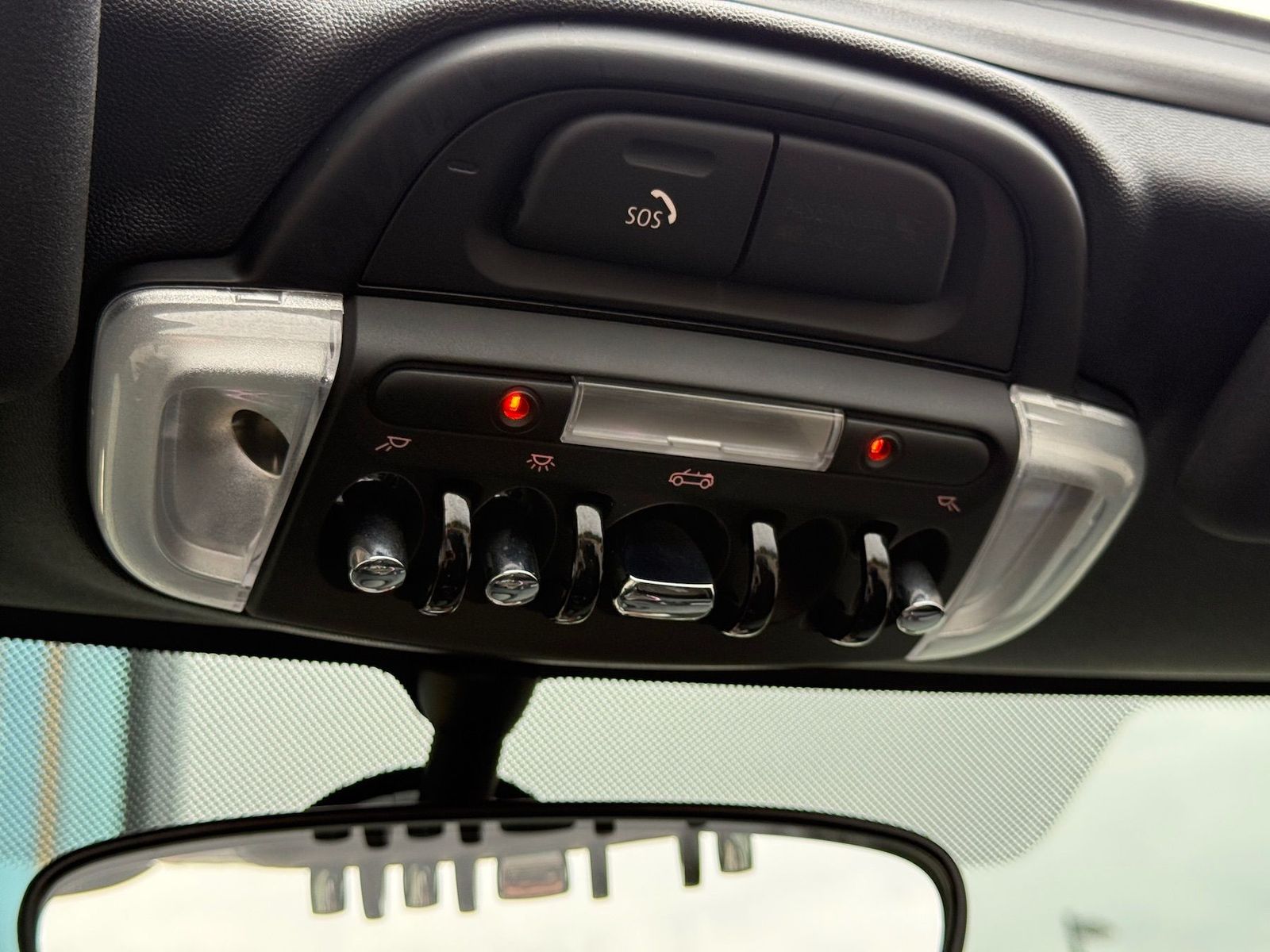 Fahrzeugabbildung MINI John Cooper Works Cabrio NAVI|KAMERA|ESS.-TRIM