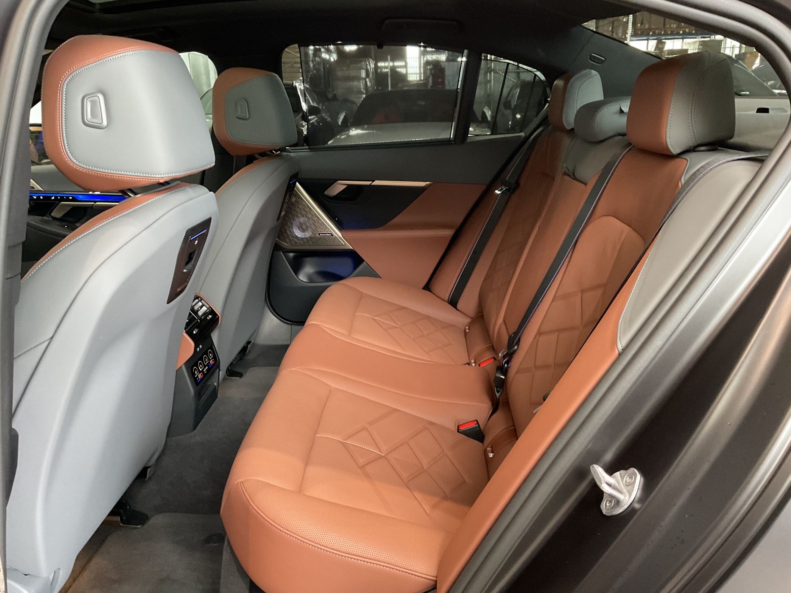 Fahrzeugabbildung BMW i5 xDrive40 | Panorama-Glasdach | Sitzbelüftung