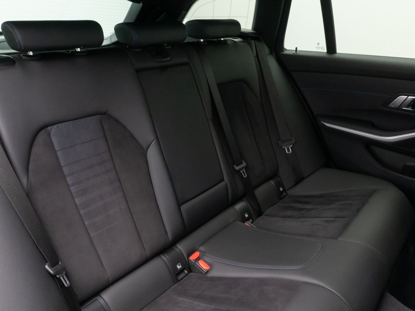 Fahrzeugabbildung BMW 330i xD M Sport Kamera HUD DAB HiFi Parks 19Zoll